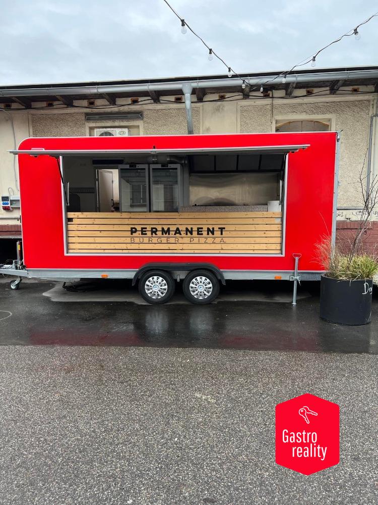 02 - Jídelní food truck čelní pohled otevřený