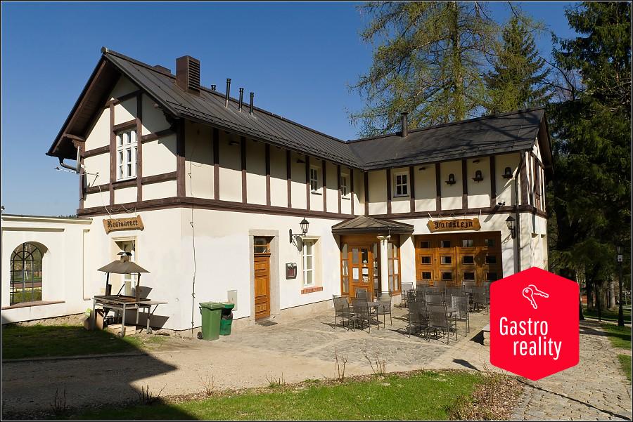 Valdštejn exteriér bez lidí